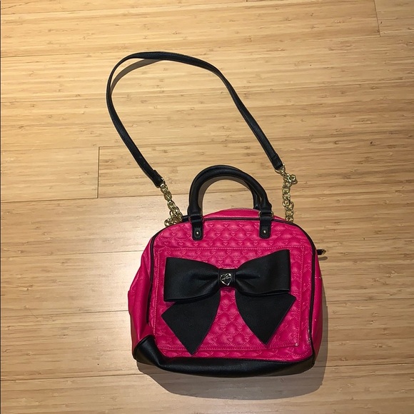 betsey johnson pink luggage